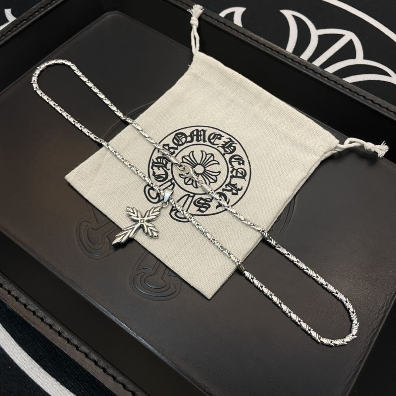 Ch*0me He**ts necklaces